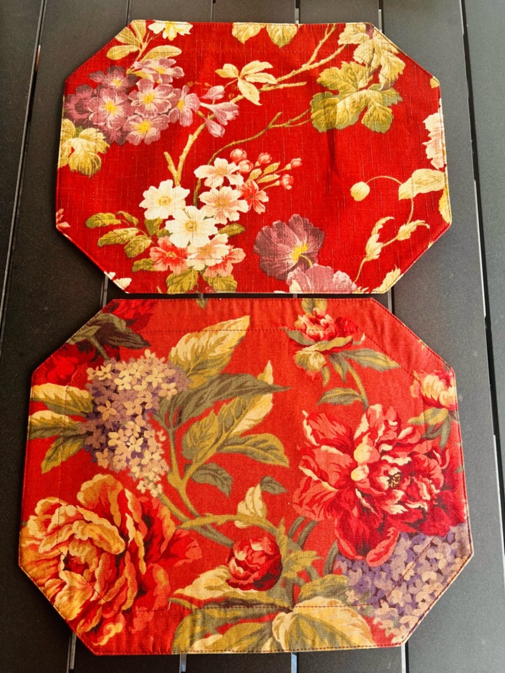 Set a 2 floral  vintage style placemats 2 different styles